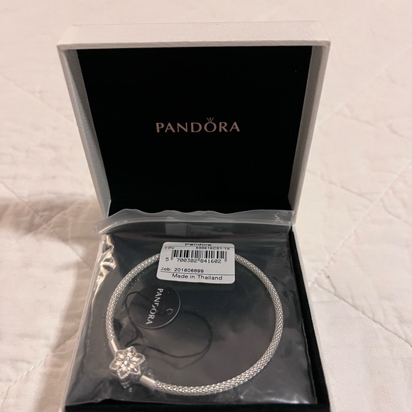 Authentic Pandora Limited Edition Shine Bright Bangle Charm Bracelet NIB  M 7.5 - Picture 8 of 8